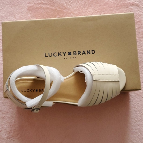 Sandals - Picture 5 of 9